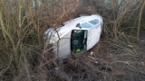 Vodička skončila s vozidlom mimo cesty
