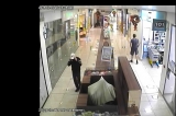 Poznáte muža na fotkách?