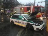 Dopravná nehoda policajného vozidla a osobného vozidla v Bratislave