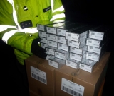 Colníci odhalili cigarety s českými kontrolnými známkami