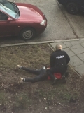Cudzinec vykrádal autá, policajti PMJ ho vzápätí zadržali