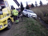 Vozidlo skončilo v potoku