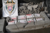 V dlažbe sa pokúsil cez hranicu prepašovať takmer päťdesiattisíc kusov cigariet