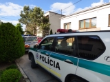 Práve teraz: Policajná razia v rodinnom dome na Obežnej ulici
