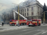 Takmer 12 hodín hasiči zasahovali pri požiari strechy Daňového úradu v Košiciach