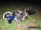 Motorkár nezvládol predbiehanie, ťažko zranený skončil v poli
