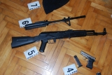 Prechovával drogy a muníciu