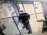 Polícia žiada verejnosť o pomoc pri stotožnení neznámeho lupiča