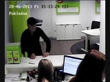 Muž sa pokúsil o zločin podvodu, polícia pátra po jeho totožnosti