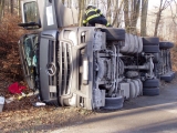Dopravná nehoda nákladného automobilu za Jablonicou