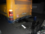 Dopravná nehoda osobného vozidla a autobusu