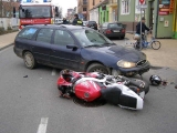Dopravná nehoda motocykla a osobného vozidla v Piešťanoch